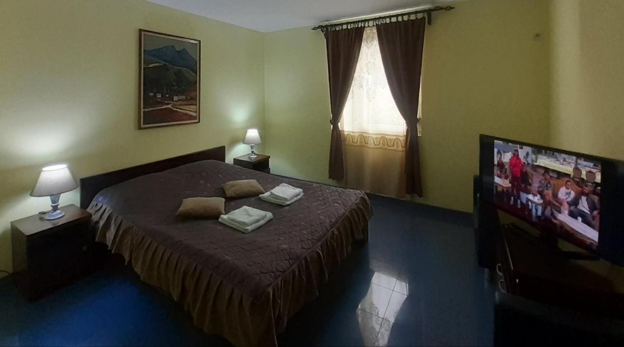 Hostel Franica Kursumlija Buitenkant foto