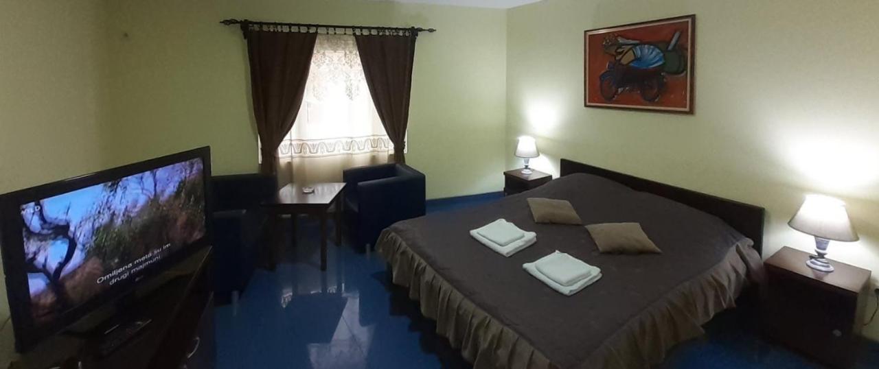 Hostel Franica Kursumlija Buitenkant foto