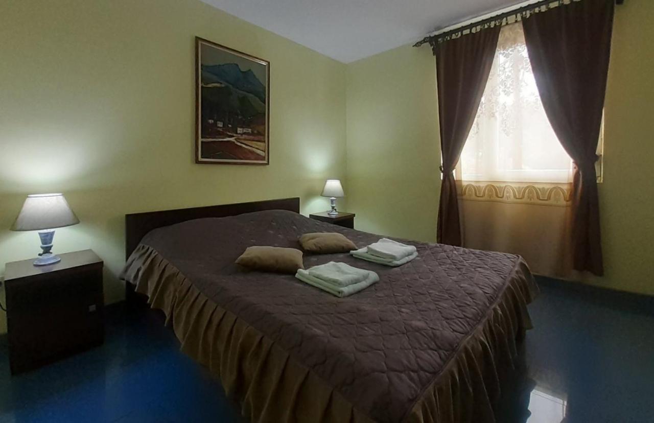 Hostel Franica Kursumlija Buitenkant foto
