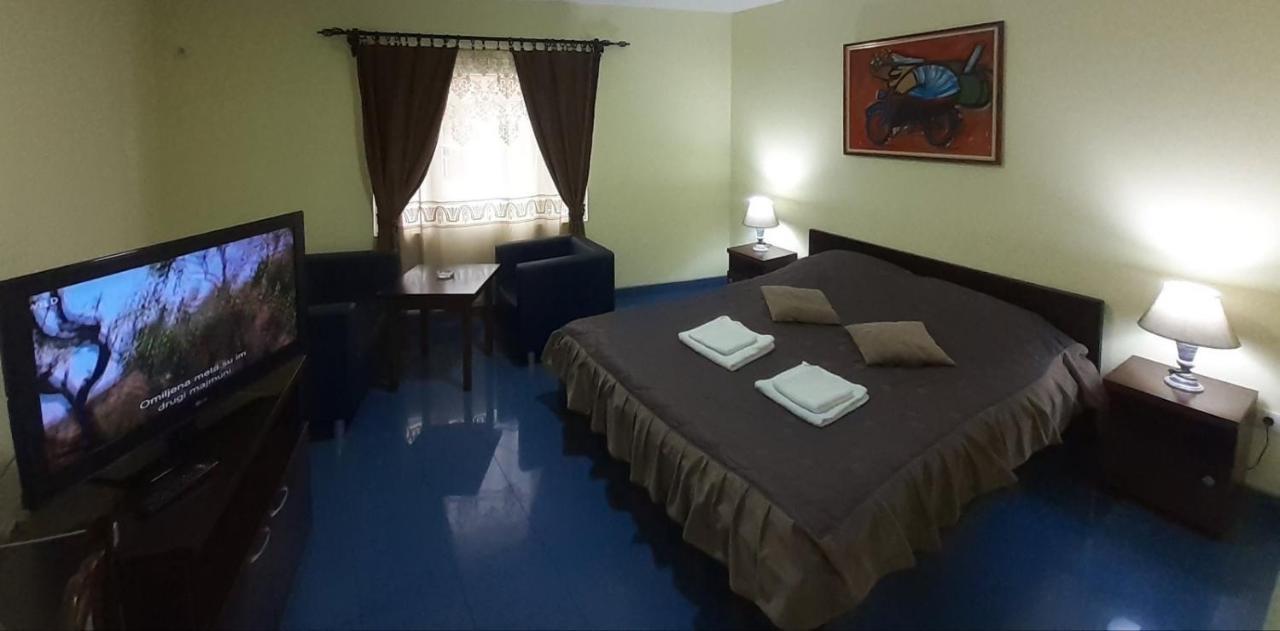 Hostel Franica Kursumlija Buitenkant foto