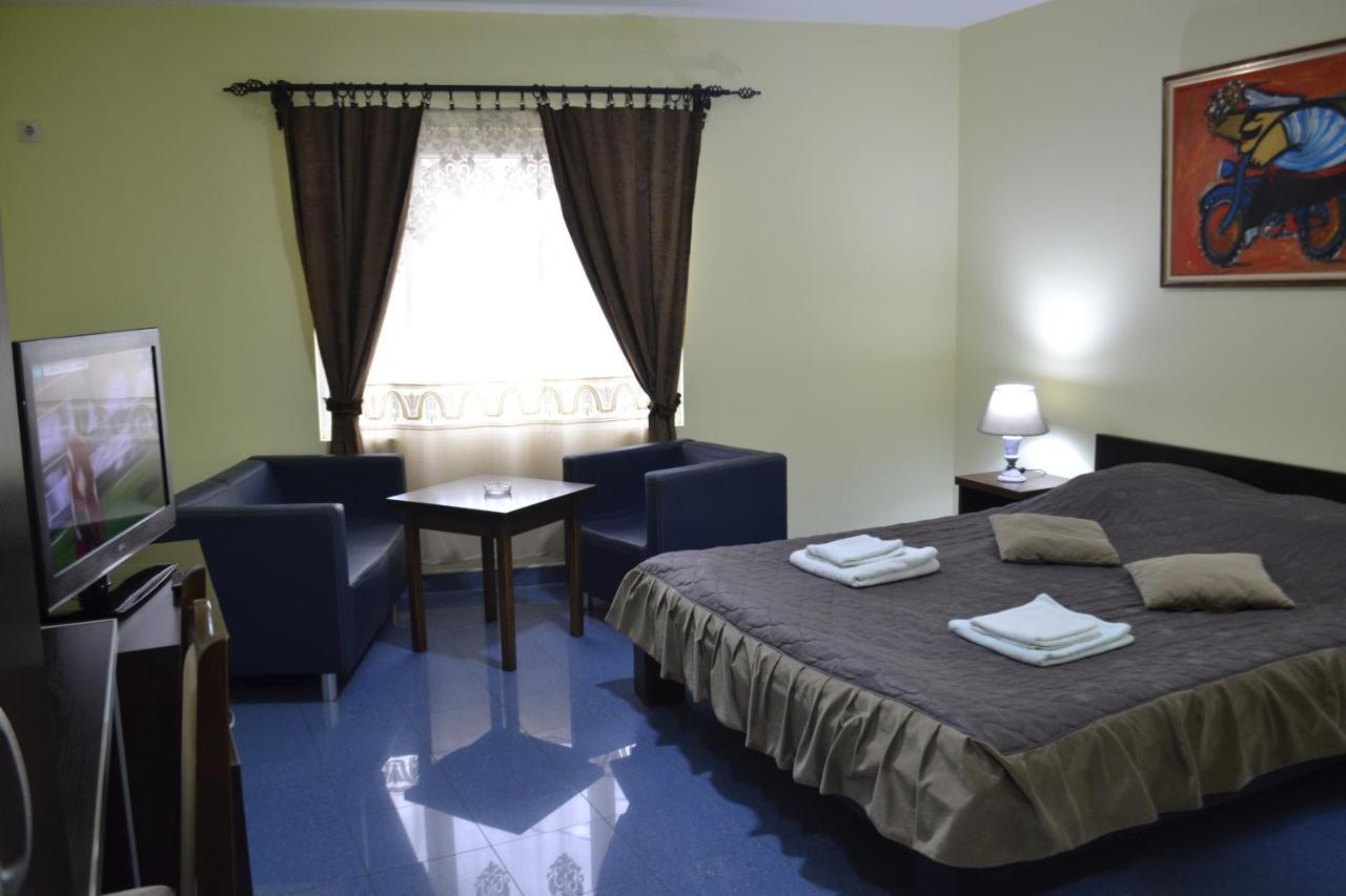 Hostel Franica Kursumlija Buitenkant foto
